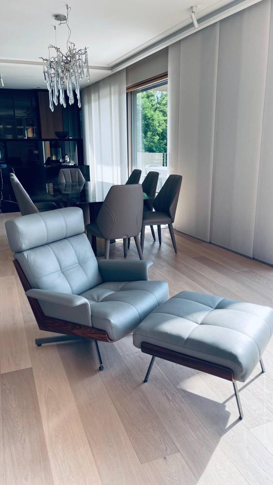 Poltrona e pouf Minotti mod. Daiki